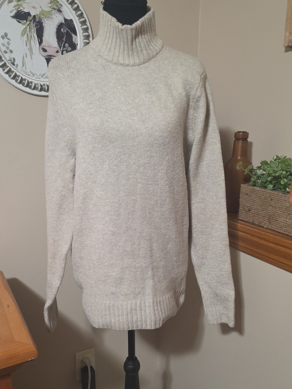 Amazon Essentials Cream Turtleneck Sweater